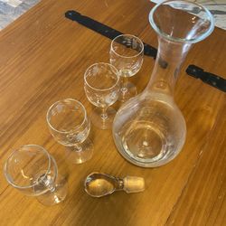 Etched Wine Carafe w/4 matching Glasses