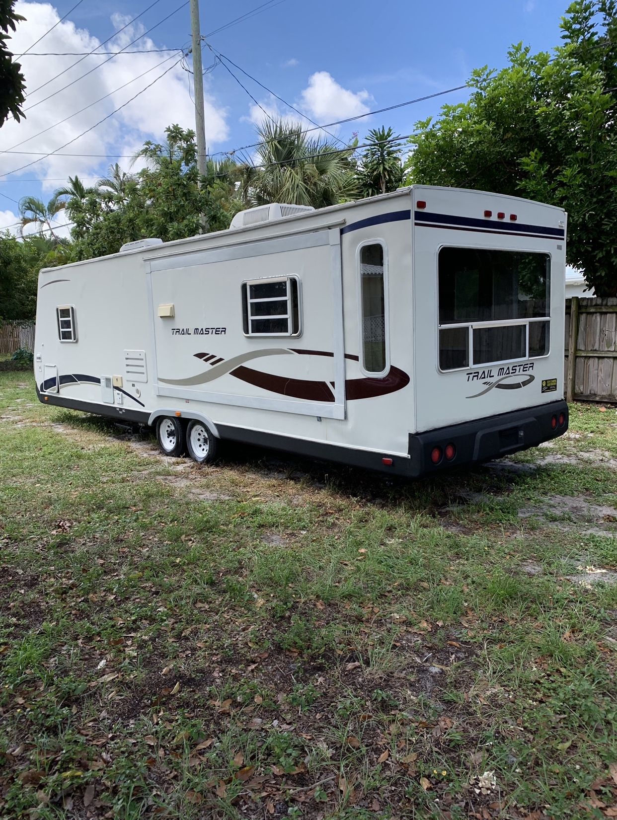 2005 Golf stream Trailmaster 31’ft slide out 2 bedroom sleeps 6 $5800