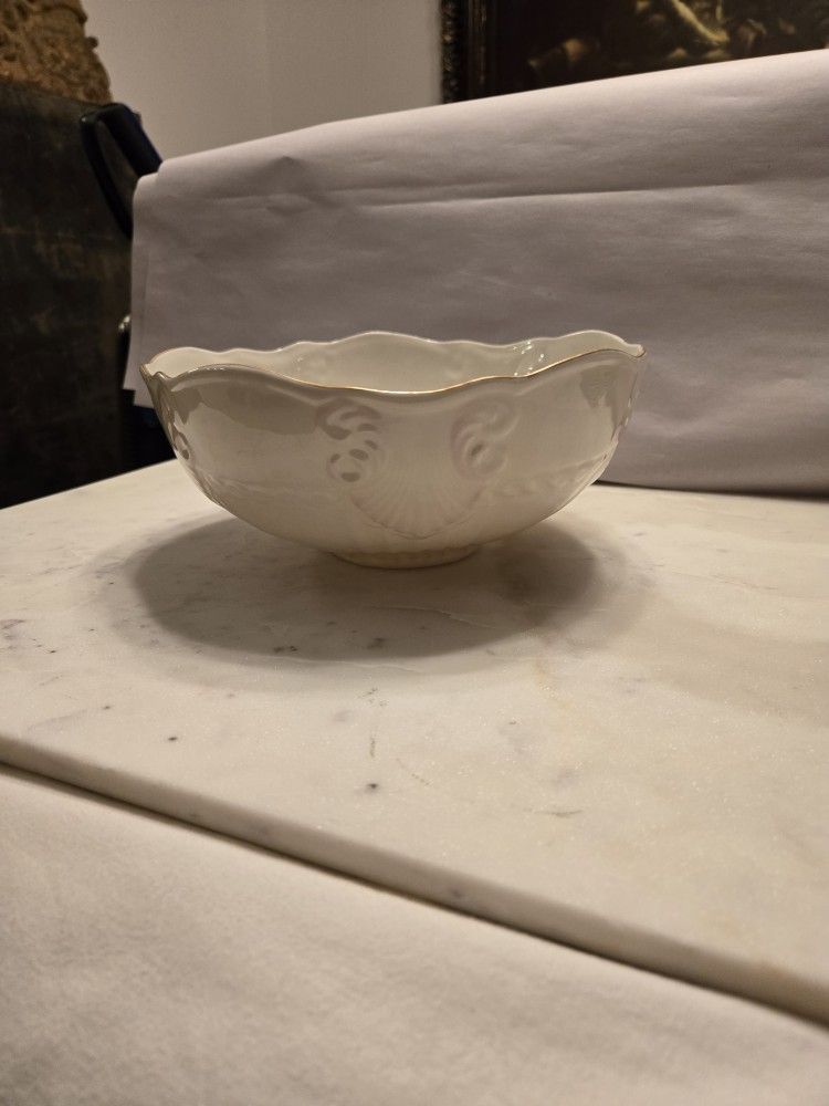 Belleek Serving Bowl 