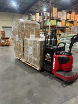 2023 Raymond Electric Low Hrs pallet Jack