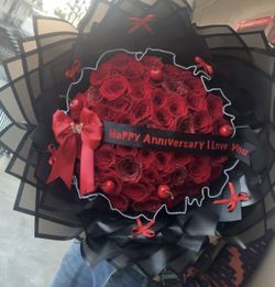 Ramo Buchon Cherry / Rose Bouquet 