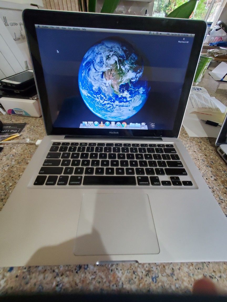 Apple Macbook 2008