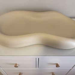 Like New Vanilla Keekaroo Peanut Changer