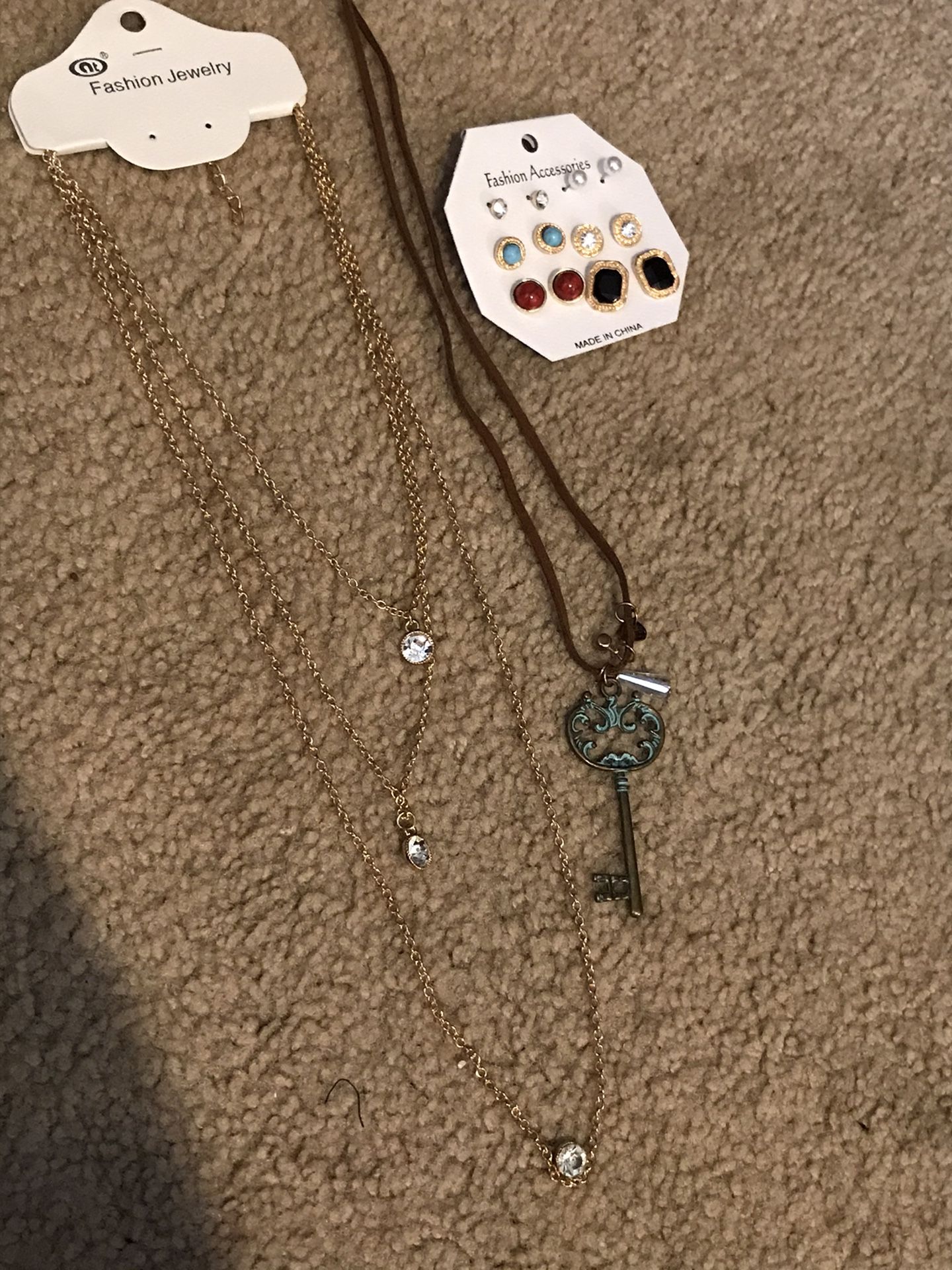 Three piece necklace that, earrings, key necklace and Larry necklace gold color six dollars for all