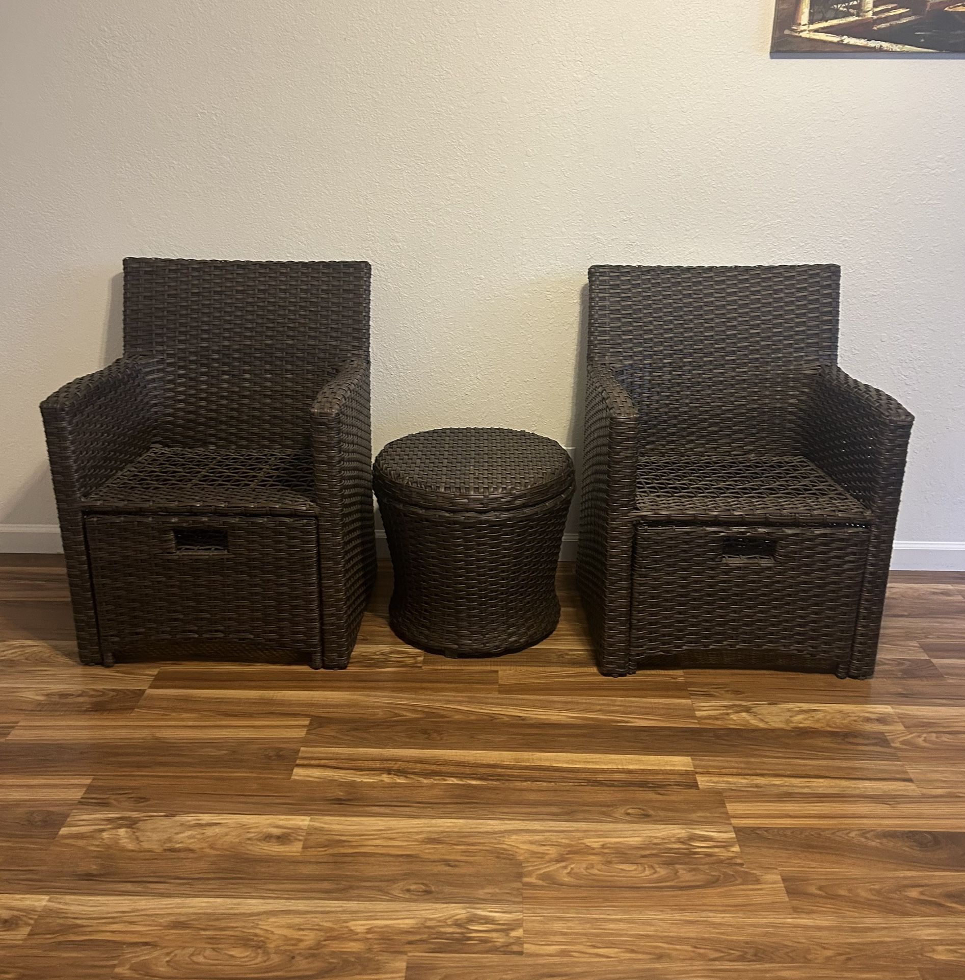 Outdoor wicker furniture set - 2 chairs + basket table