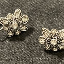 Beautiful Silver Toned And Rhinestone Earrings 