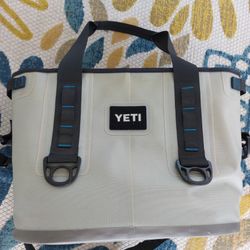 YETI Hopper 20 Cooler 