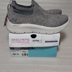 Skechers Sneakers Slip Ons Moccasin. Grey Knit. New In Box. Size 8.5 Women's Shoes 