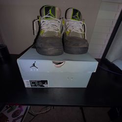 Jordan 4  Neon