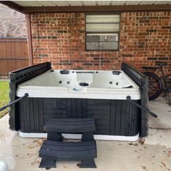 Hot Tub Lightly Used 1 Years Since Purchase 