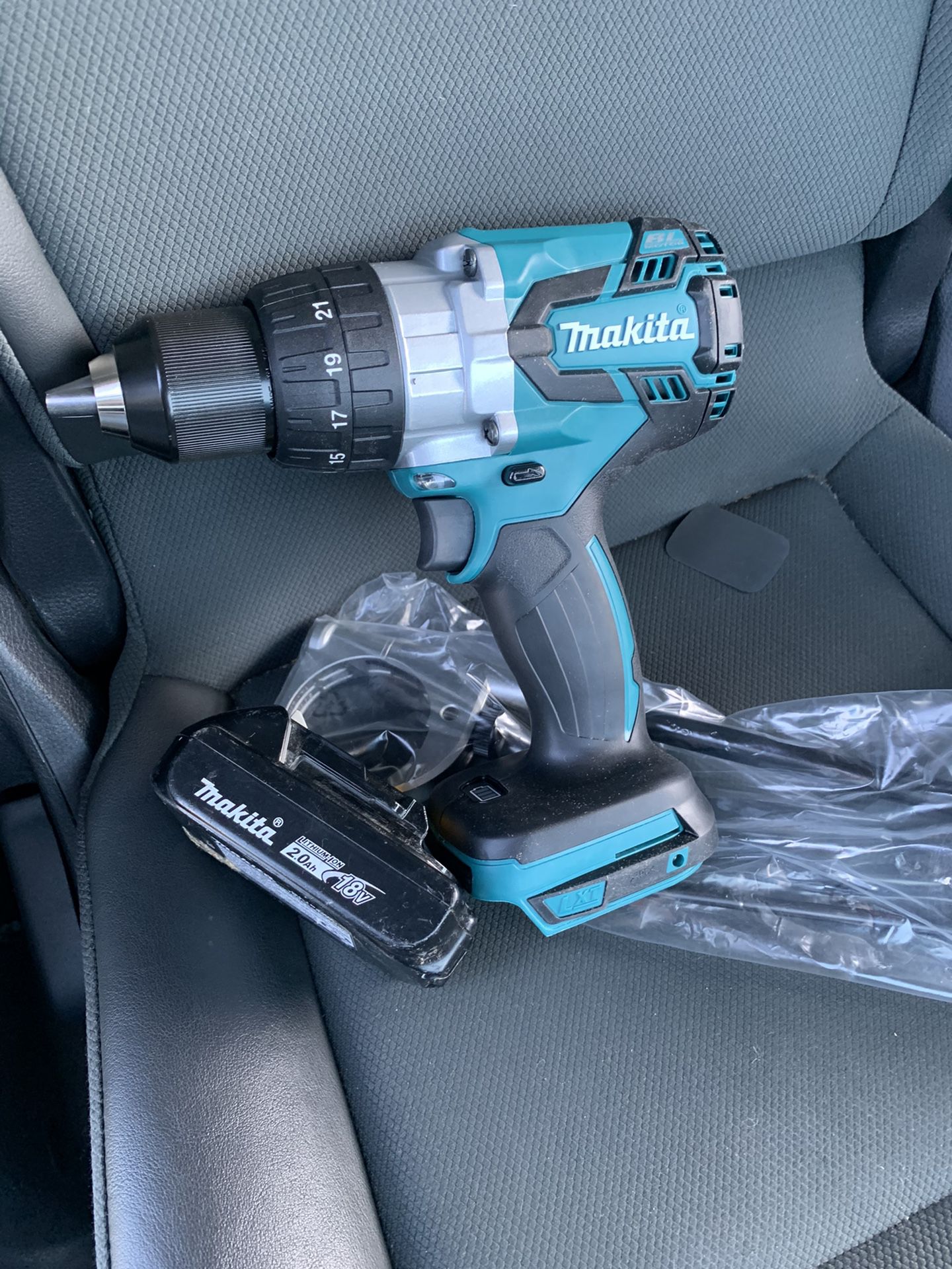 Brand new Makita 18-Volt LXT Lithium-Ion Brushless Cordless 1/2 in. XPT Hammer Drill/Driver (Tool & a use battery 🔋)