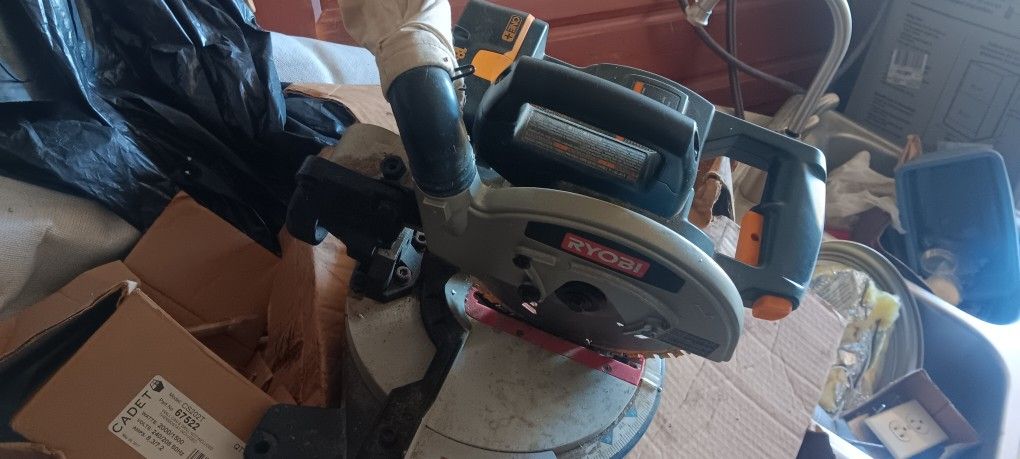 Ryobi Battery Powered Saw 