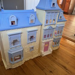 1993 Fisher Price Loving Family Doll House 