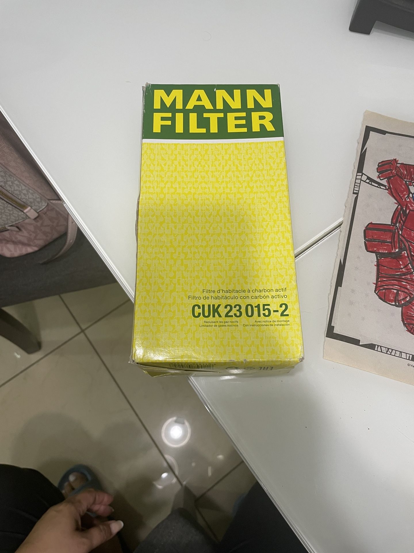 MANN Filter with activated carbon. Features a yellow and green design.filtro de cabina para carro BMW