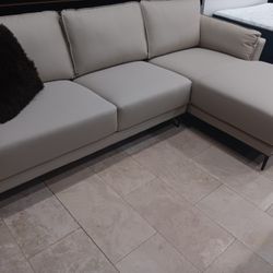 *Weekend Special*---Corsica Sophisticated Leather Sectional Sofa---Delivery And Easy Financing Available🤝