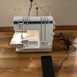 Husqvarna Viking Huskylock 905 Serger Sewing Machine