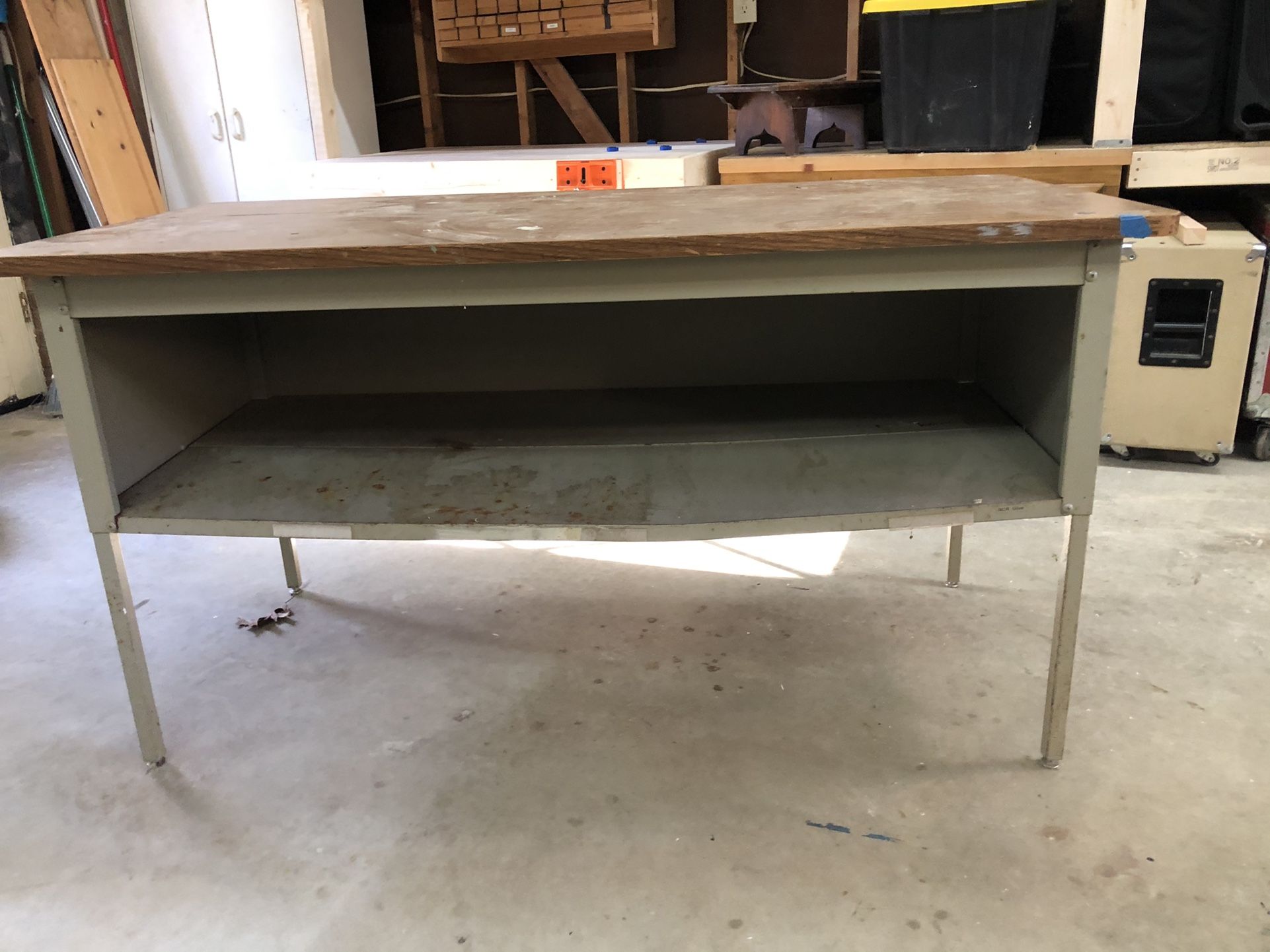 Free Garage Table Workbench