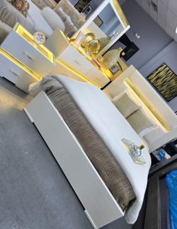 ✨️4pc Queen, King Bedrooms ✨️ Furniture Sectionals, Dining Avail