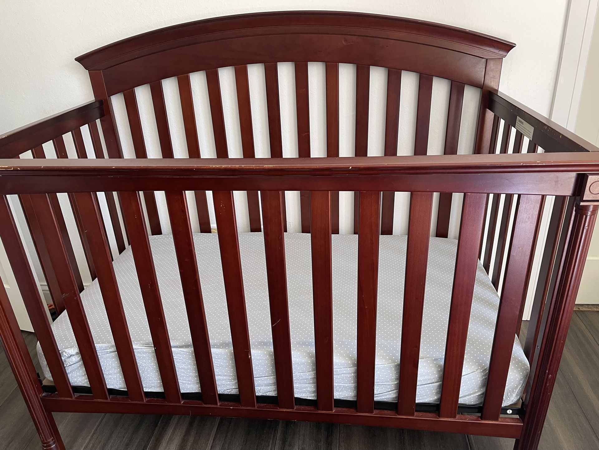 Baby To Toddler Crib And Changing Table