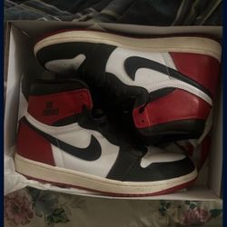Air Jordan 1 Retro Black Toe