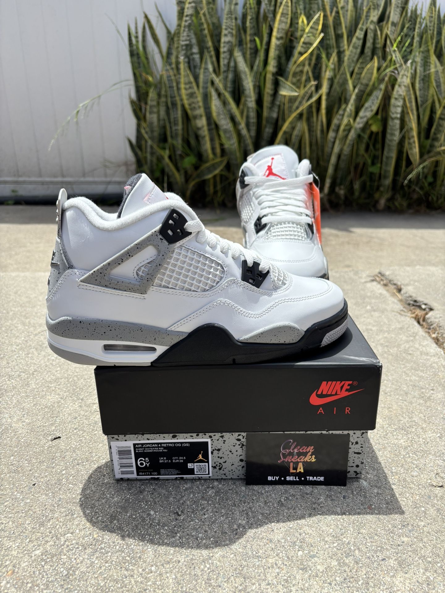 Jordan 4 ‘White Cement’ Size: 6.5 Youth Clothing