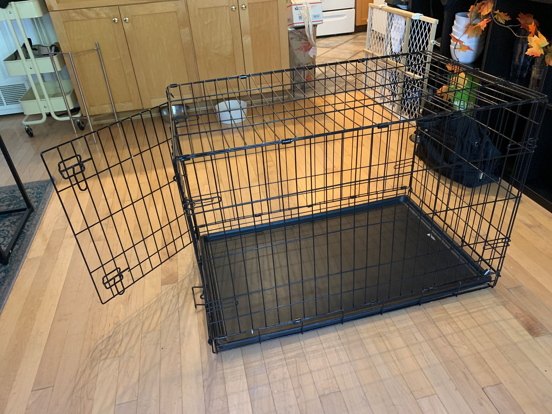 Foldable dog crate