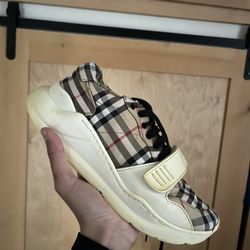 Burrbery Shoes Size 39 Men’s Size 7