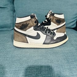 Air Jordan 1 Retro High OG 'Dark Mocha' - Size 10