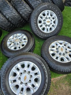 Silverado hd rims 8 lugs size 18"