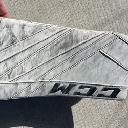 CCM EFlex 5.9 goalie blocker