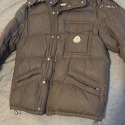 Brown Moncler puffer jacket (Sizes) S’