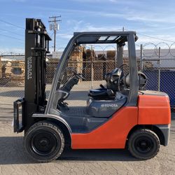 2020 Toyota Forklift 8FGU32 6500 LB CAP