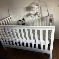 Baby Crib With Mattress 