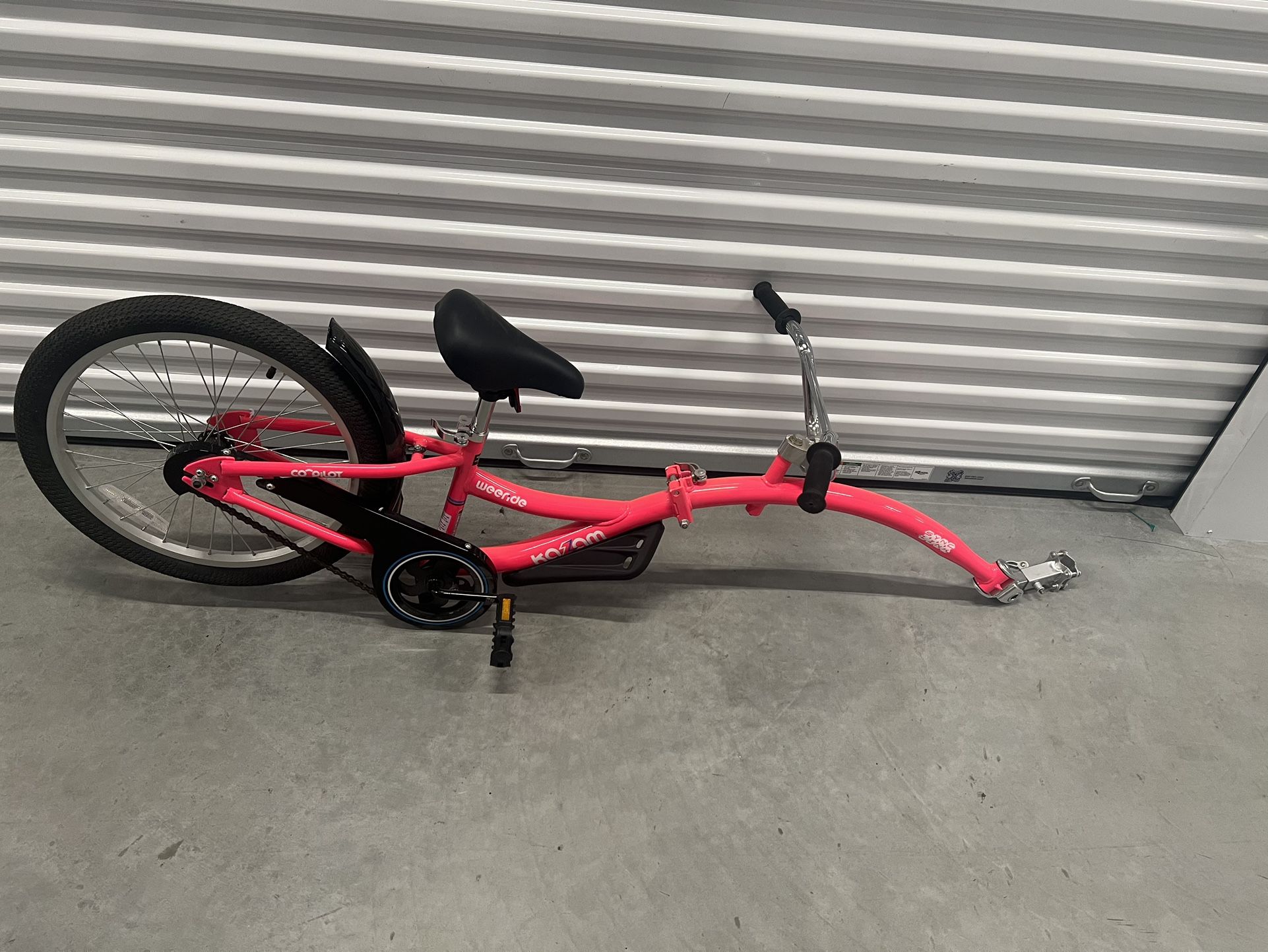 Co-Pilot WeeRide Folding Tag along Bike Attachment 20” Child Kids Tandem Trailer. Used in very good condition with a few minor scratches and scuff mar