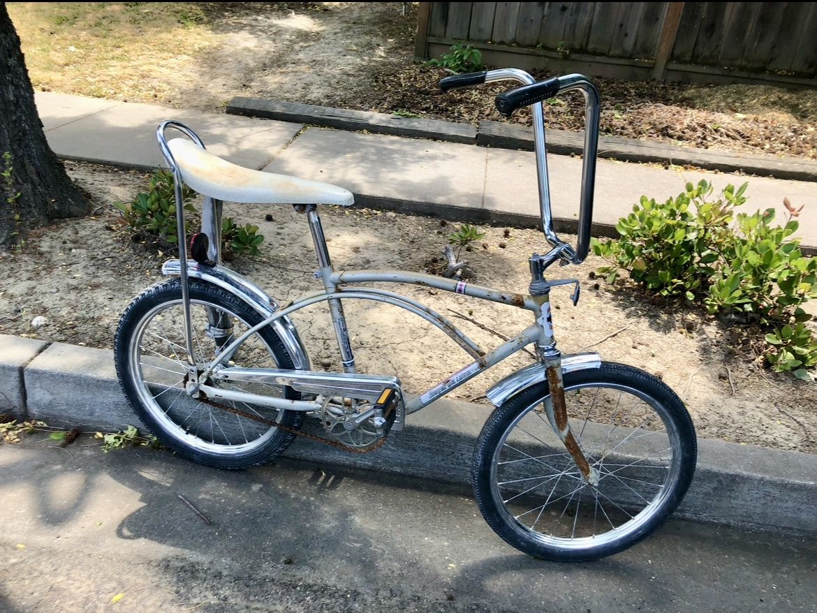 Vintage Banana Seat Schwinn Style Bike