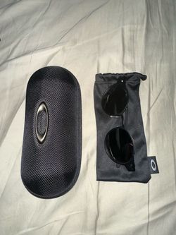 Oakley Deadbolt