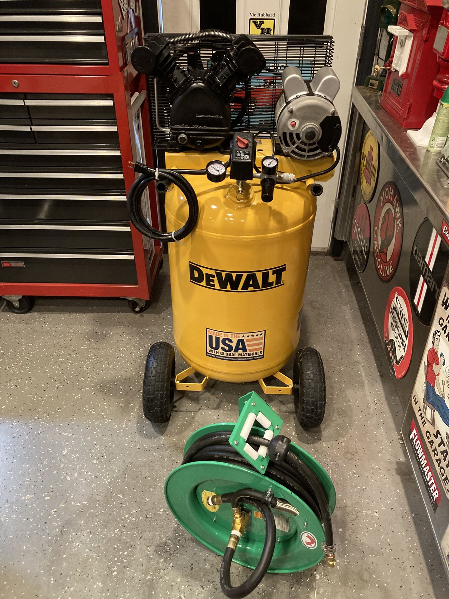 Air Compressor DeWalt Excellent With Speed Aire Hose Reel