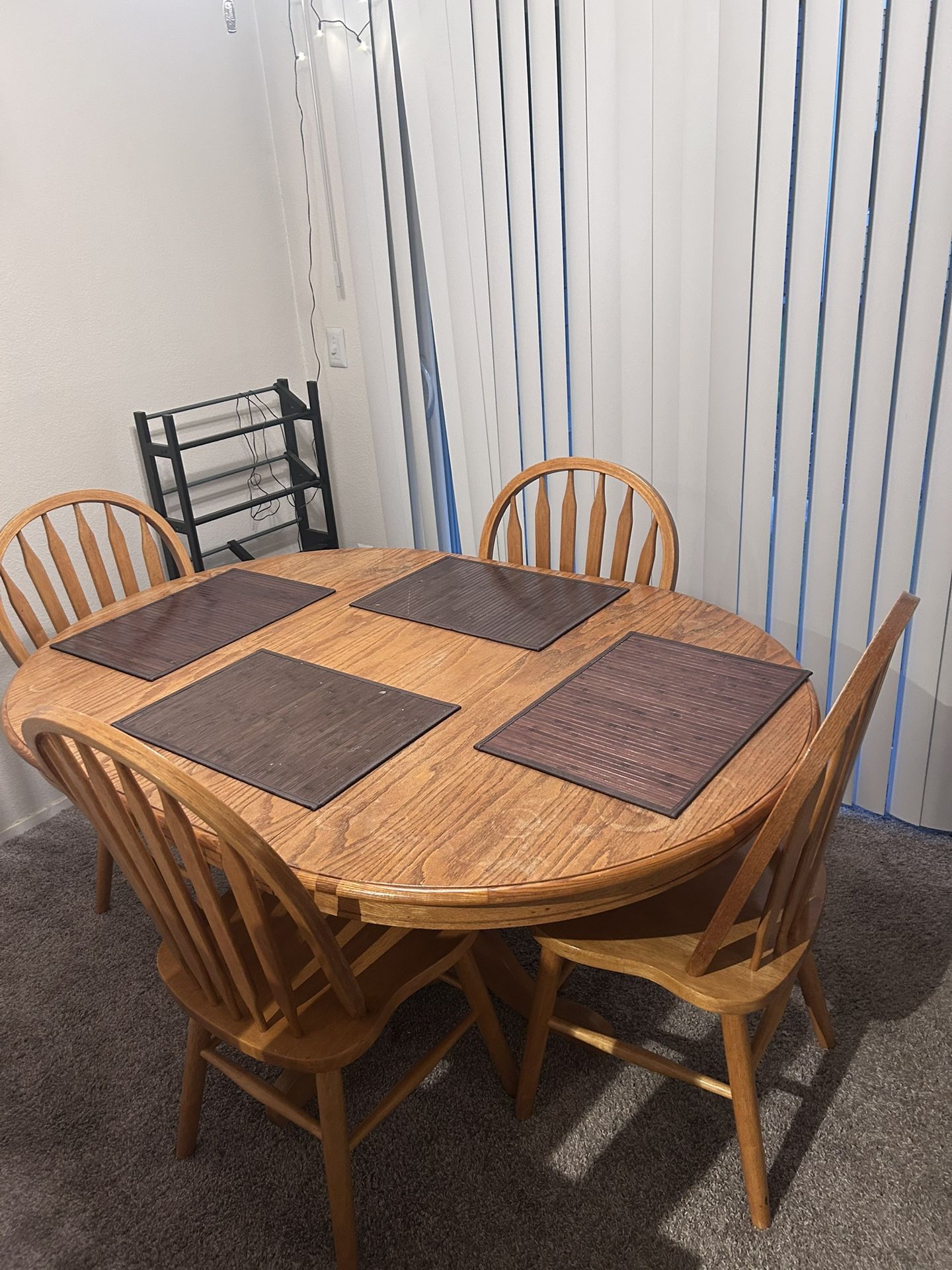Dining Room Table & Chairs