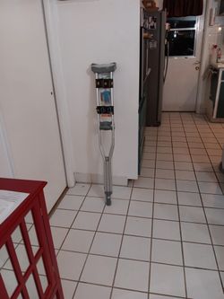 Free Adjustable Crutches