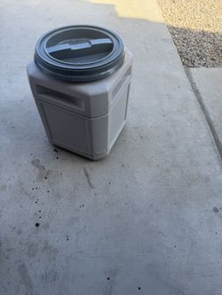 Gamma2 Vittles Vault Up to 35 Pounds Dry Pet Food Storage, Made in USA