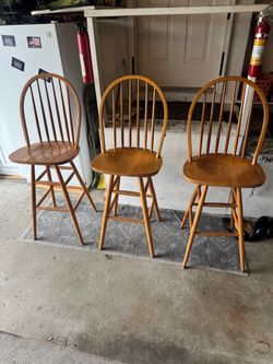 Swivel oak wood barstools