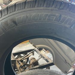 Llantas Michelin.  245/75 R17   (DOT 22). 