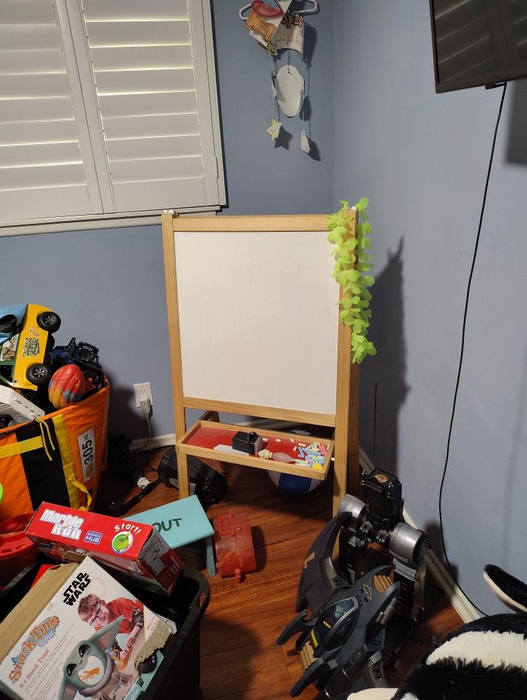 Kids White Board / Chalkboard