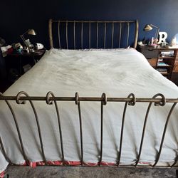Queen size metal sleigh bed frame!