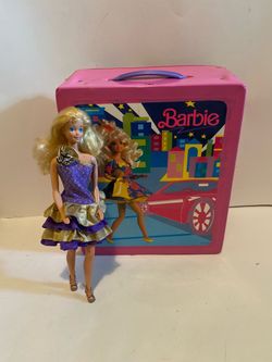 Vintage ‘89 Barbie doll with storage trunk/case