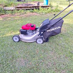 Lawn Mower Honda HRR 216K9 VKAA gas 21in  Self-propelled Run Good new air Filter and new Oil 