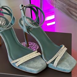 New•••Heeled sandal/  VC-KIAHNA/ VINCE CAMUTO  size/7M/Light Green.