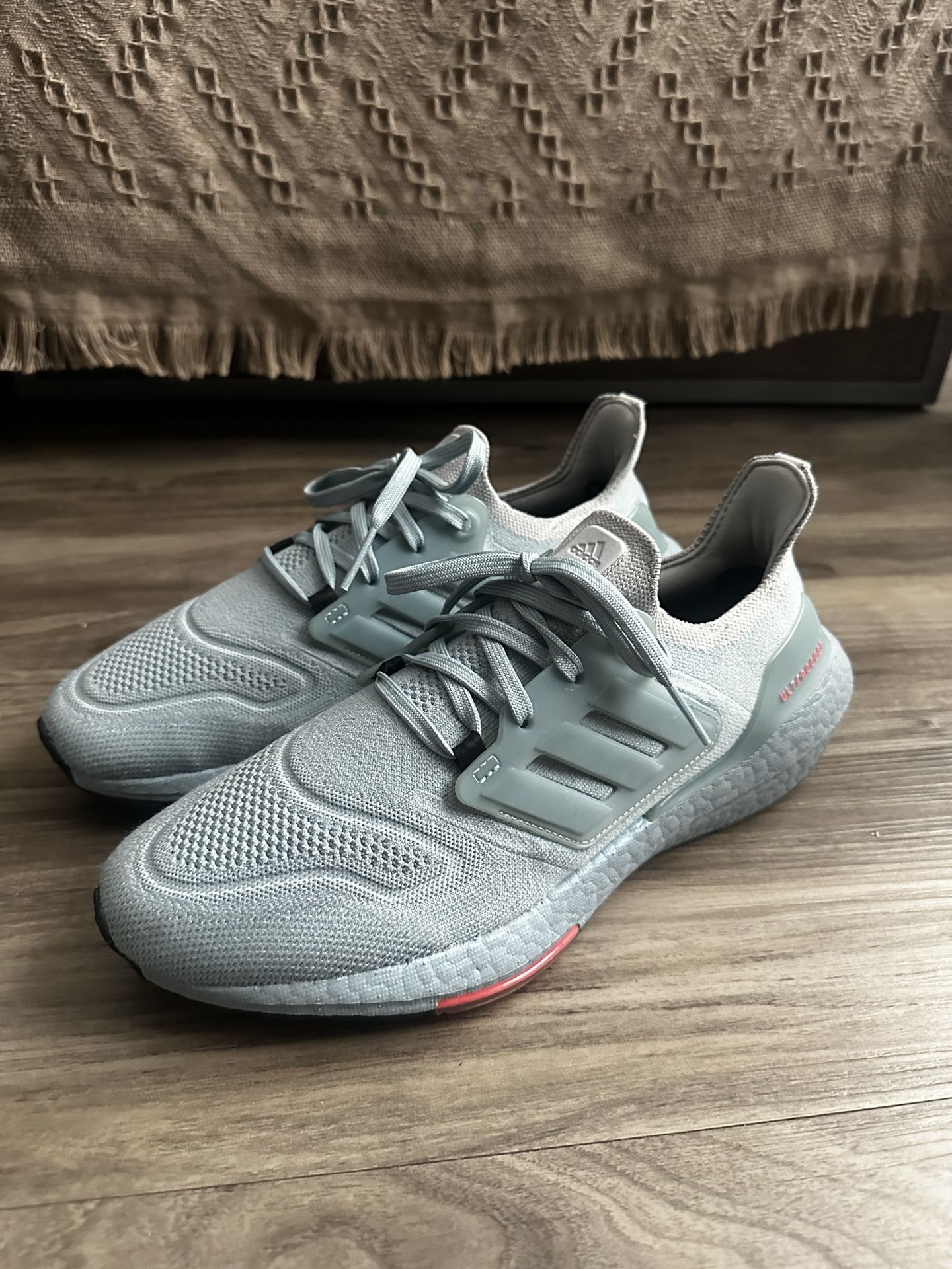 Adidas Ultraboost ‘22 Sz 8