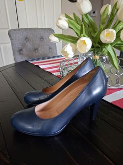***  New Navy heels! ***