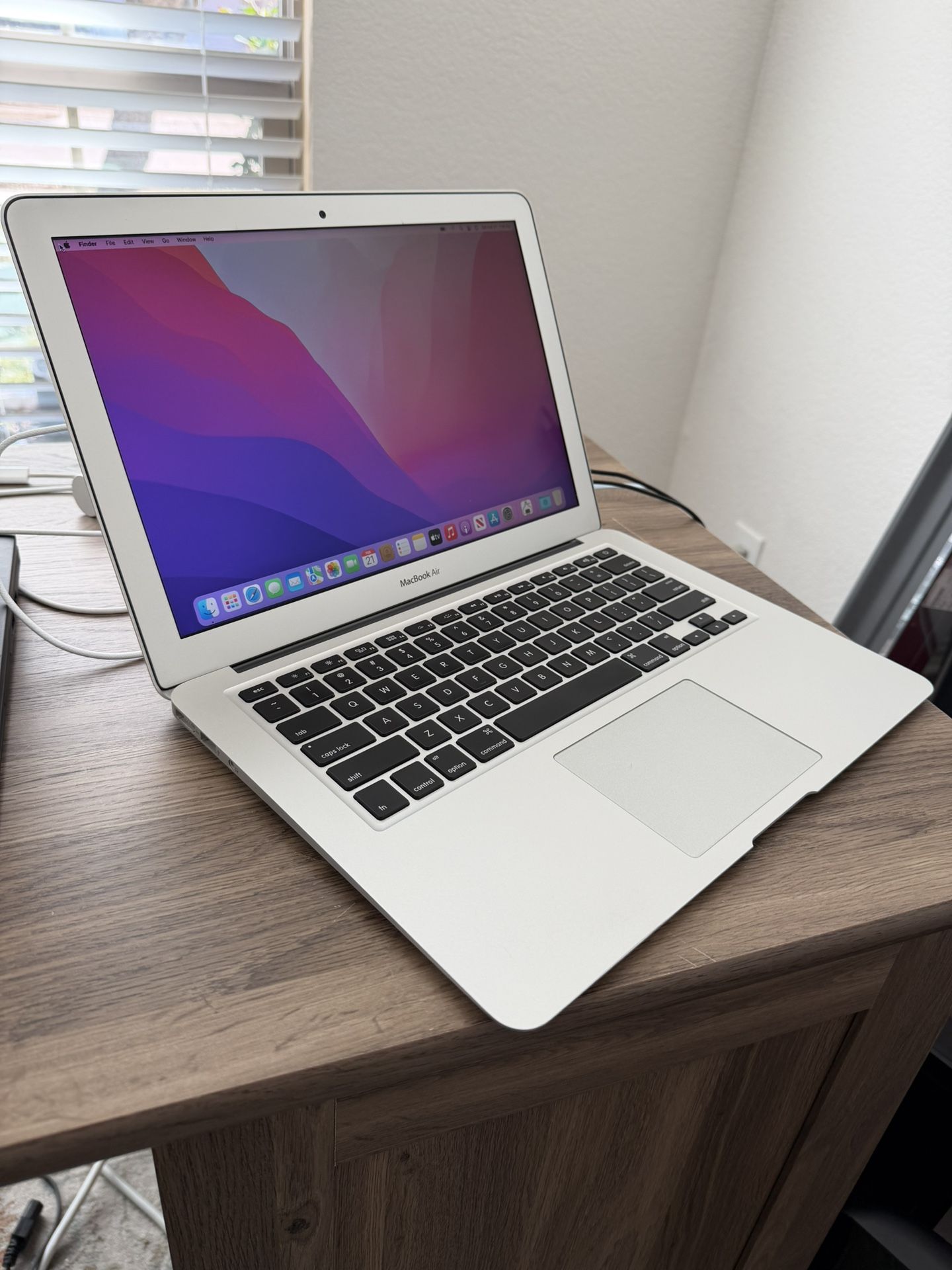 Apple MacBook Air 13" i7 8gb / 128gb SSD